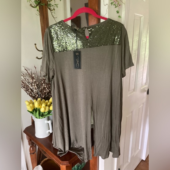 NWT DG2 Sequin Front high low T shirt top OLIVE GREEN LARGE Diane Gilman - Picture 10 of 11